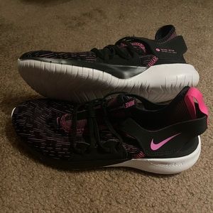 Nike flex contact size 8